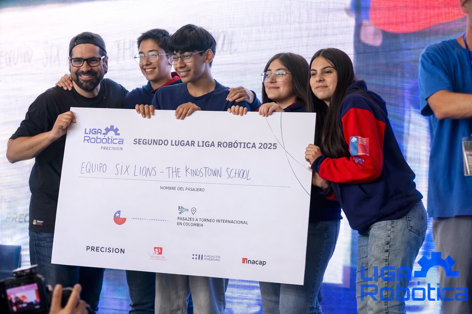 César Calderón, Alumni PUCV, representará a Chile en el mundial de RoboRAVE International y el panamericano Runibot