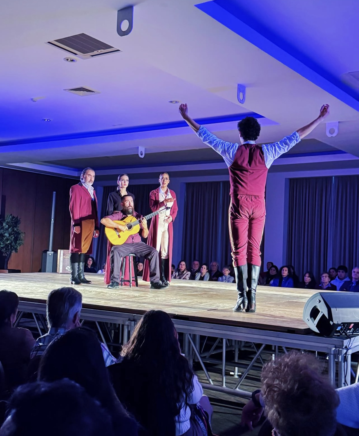 Familia Alumni funda compañía Flamenco Triana