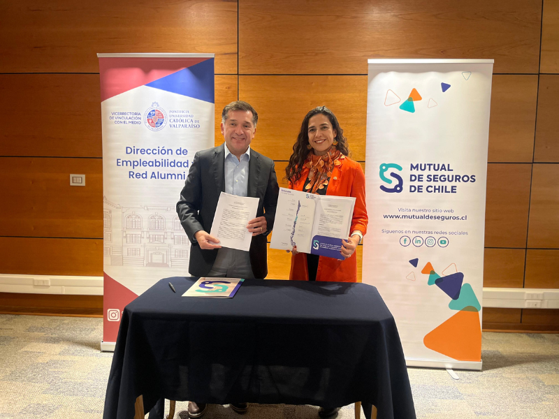 Mutual de Seguros de Chile y PUCV firman nuevo convenio para impulsar prácticas
