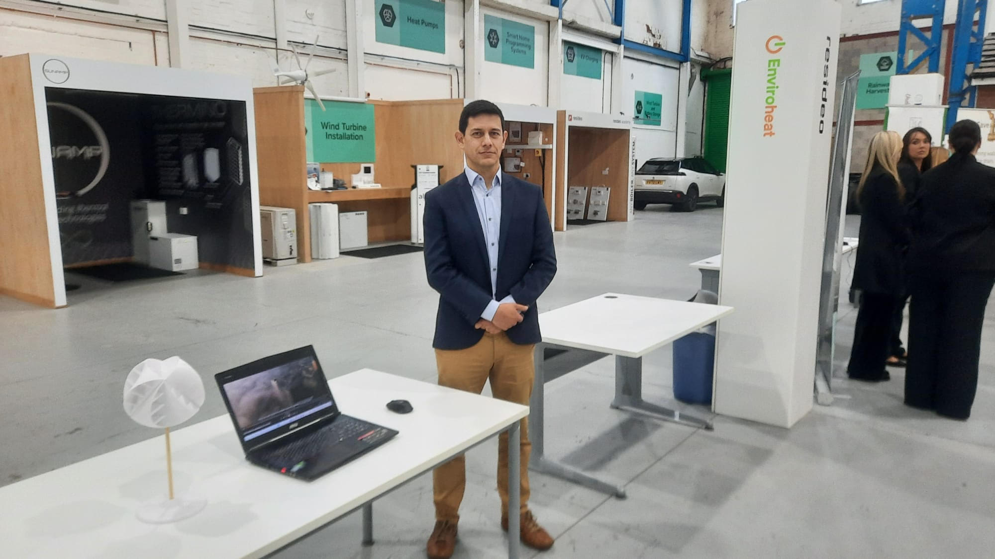 Nicolás Orellana, Alumni de Diseño Industrial PUCV, trasciende fronteras con la primera turbina eólica omnidireccional