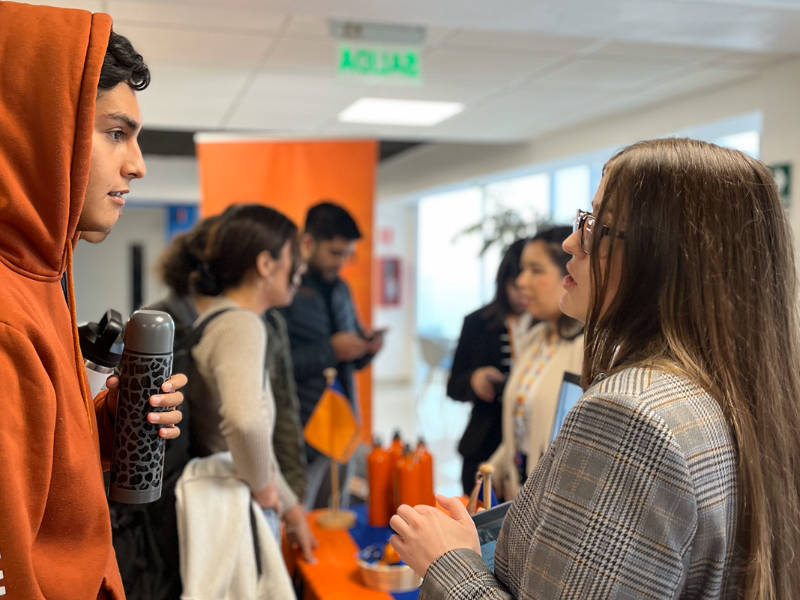 Primera Feria Laboral del año se realizó en la Escuela de Negocios y Economía