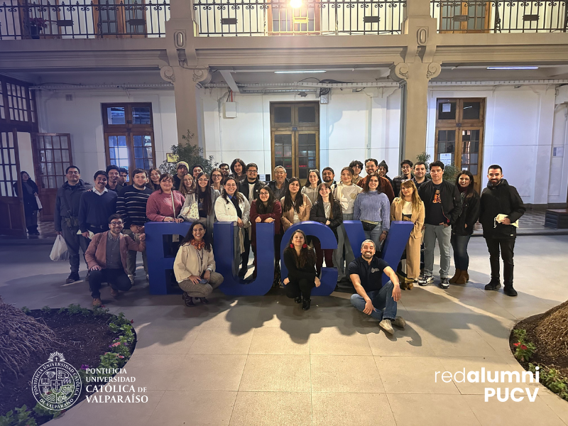 Encuentro Alumni reunió a titulados y graduados de las generaciones 2023 y 2024 en Casa Central