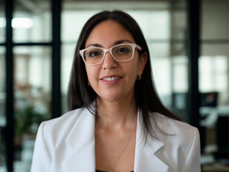 Valery Rodríguez, Alumni PUCV, es reconocida dentro de los 100 jóvenes líderes 2025